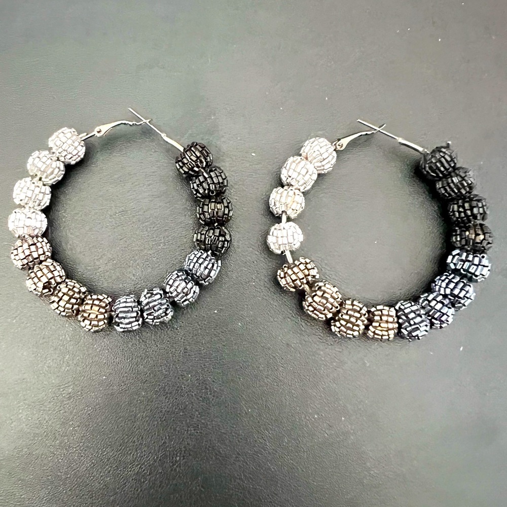 Silver, black, pewter hoop beaded earrings￼